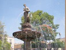 Plaza y Fuente de VillalongÃn, Morelia