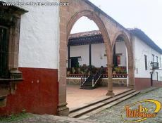 Los dos arcos de la entrada 
