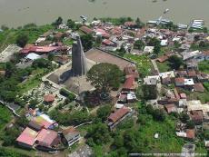 Vista aérea de la isla y la estatua monumental a José María Morelos