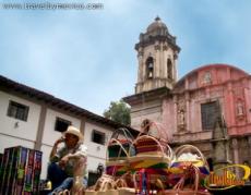 Venta de artesanÃ­as frente a San Francisco
