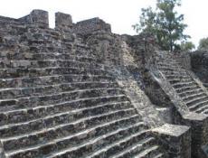 Estructuras Prehispánicas