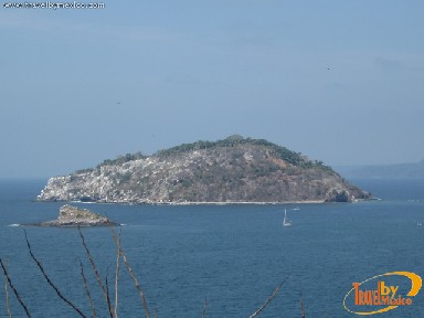 La isla mas pequena es la Isla El Cangrejo