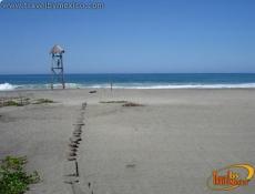 Esta playa cuenta con salvavidas debido a su oleaje