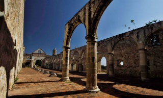 se encuentra a 10 km de la Capital