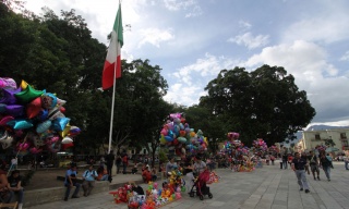 MÃ©xico s Flag in Alameda esplanade