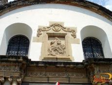 Elemento Decorativo en Cantera Templo del Carmen Bajo