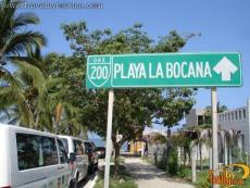 Calle principal Ãºnica entrada a Playa La Bocana