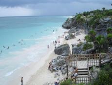 Playa en la Zona Arqueológica, abierta al público.