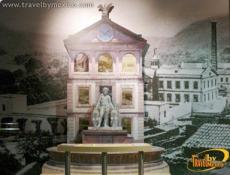 Ubicado en el cerro de las campanas