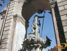 Se dice qe originalmente era de bronce y que fue fundida en 1867