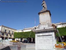 Rodeada por restaurantes y casonas del siglo XVIII