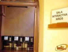 Además muestra cómo era la vida de las monjas capuchinas