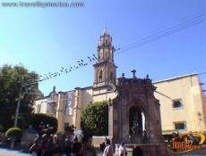 Detrás el templo de santa clara