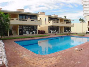 Marley, Swimming Pool