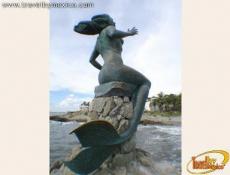 Ubicada frente a la Glorieta Sánchez Taboada