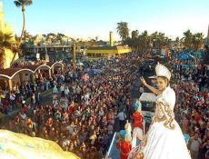 Desfile de la Reina del Carnaval por el boulevard