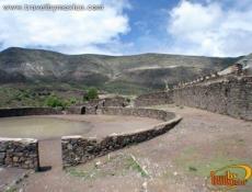 Vista parcial Plaza de Toros y barrera construida en piedra.