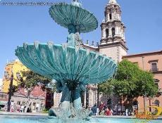 Fuente de bronce obra de Joaquin Arias