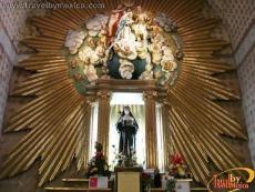 Altar dedicado a la Virgen del Socorro