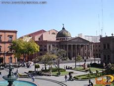 Vista del teatro con la plaza del carmen
