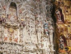 Neoclassic side altars