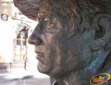 Representa a Juan de Dios Azios Ramírez