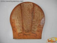 Modelo a escala en madera de butacas y escenario del tatro