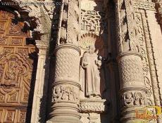 Solomonic columns, two on each side of the door