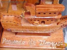 Objetos tallados en madera.
