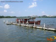 Paseos matutinos y vespertinos en sus caudalosas aguas.