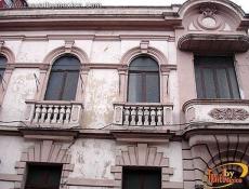 Fachada de estilo neoclásico francés