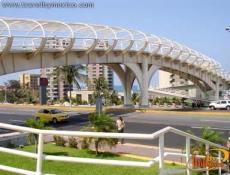 Cruza el Blvd. Adolfo Ruíz Cortines