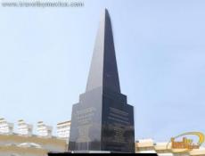 Obelisco ubicado a medio camino entre el Puerto y el Baluarte de Santiago