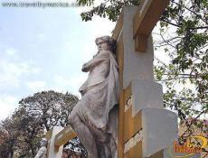 Escultura alegórica de la Prudencia