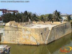 Construcción que albergaba a la cárcel del sitio