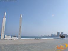 Jarocho dancers next to the Monument of Values