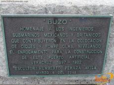 Escultura develada el 6 de marzo de 2002 sobre el Paseo de los Pescadores