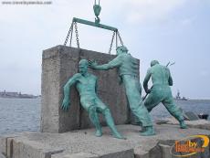 Colocación del Primer Bloque del Puerto Artificial