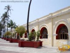 Fachada hacia el Museo Naval