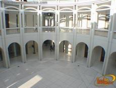 Patio interior, con exposiciones, eventos especiales y muestras de cine