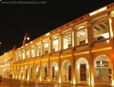 Localizada en la Plaza Principal de la Ciudad